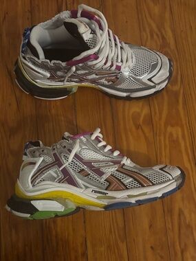 Balenciaga Runner Sneakers Size 10 (Multicolor) – withBox